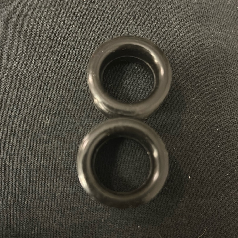 Silicone eyelet tunnels black